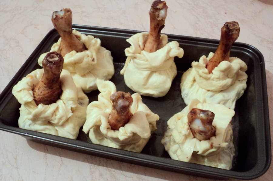 Ножки в слоеном тесте