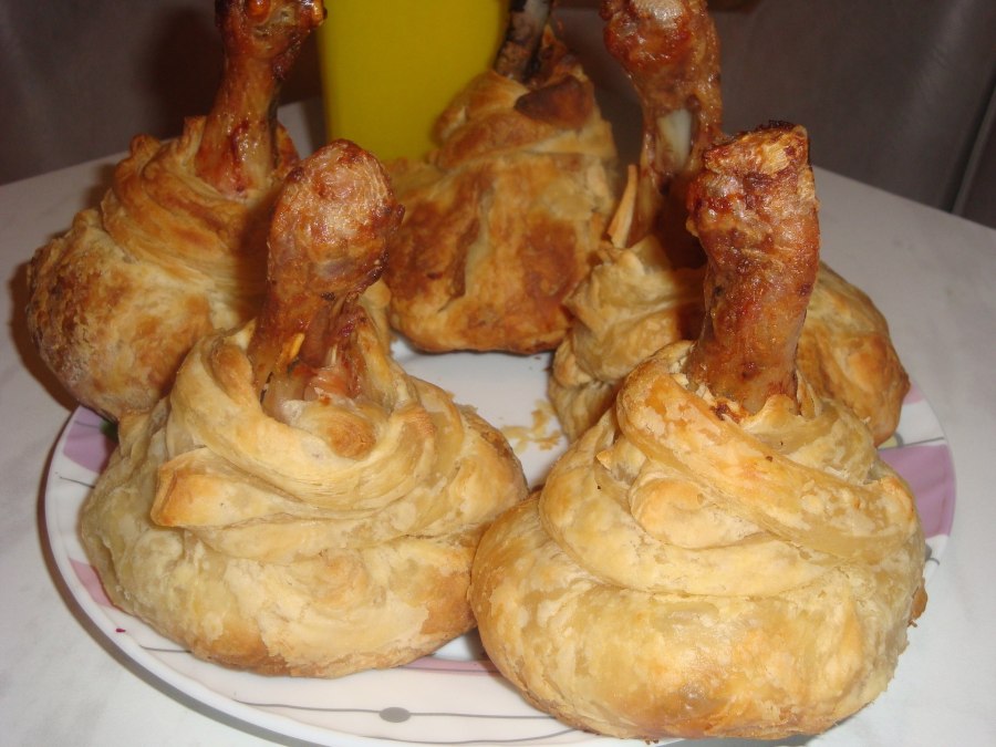 Голень куриная в духовке с тестом
