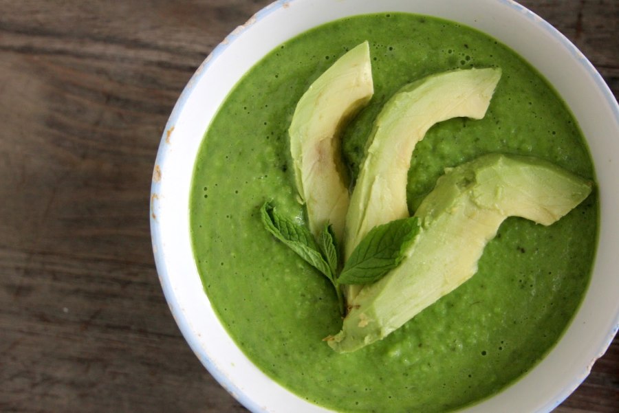 Калифорнийский овощной суп с авокадо