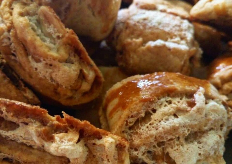 Пирог с орехами и безе