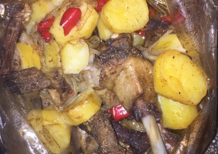 Утка в духовке с картошкой