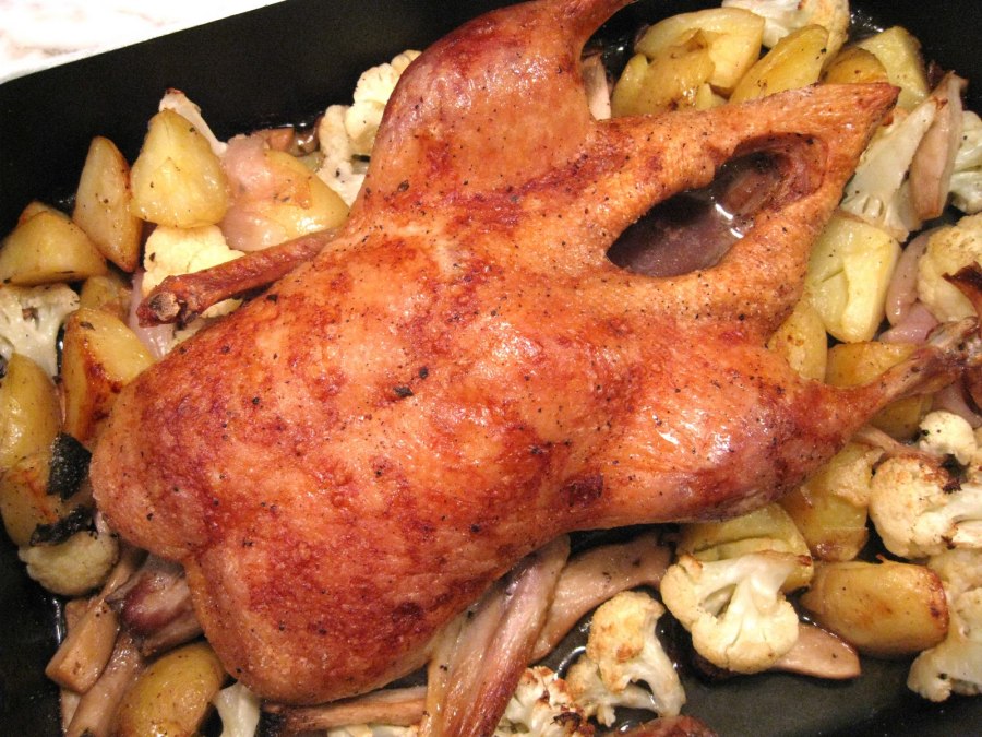 Утка фаршированная картофелем