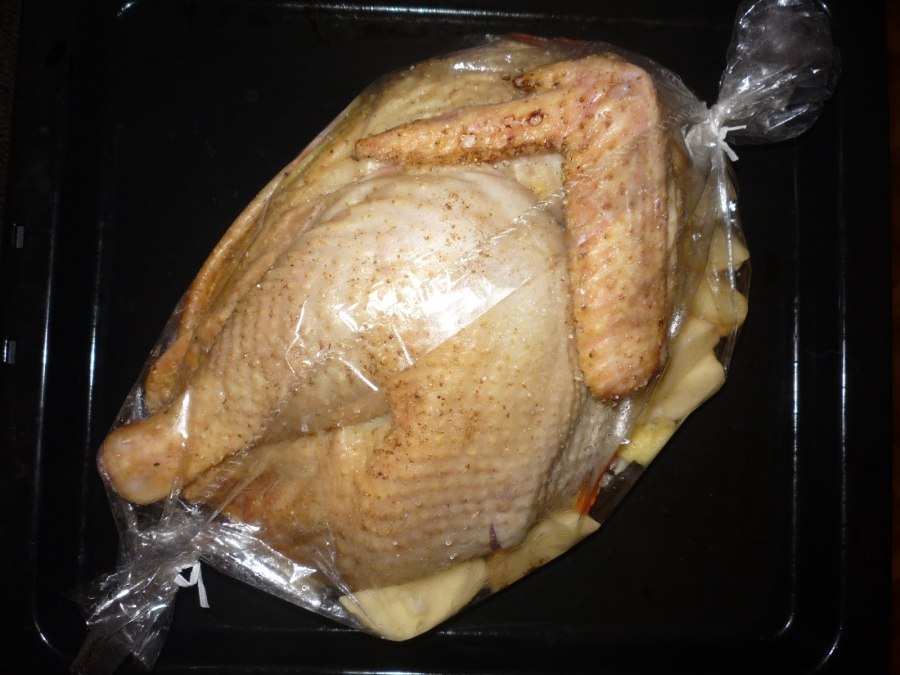 Утка в духовке мягкая и сочная с картошкой