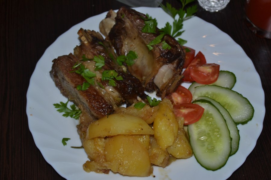 Свиные ребрышки с картофелем