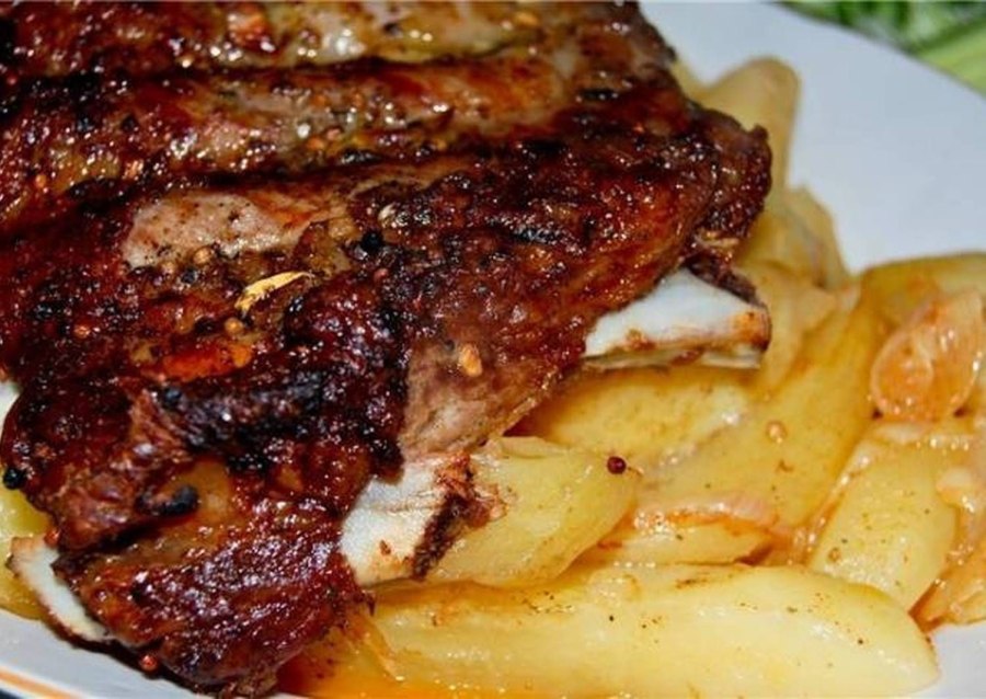 Рёбрышки свиные в духовке с картошкой