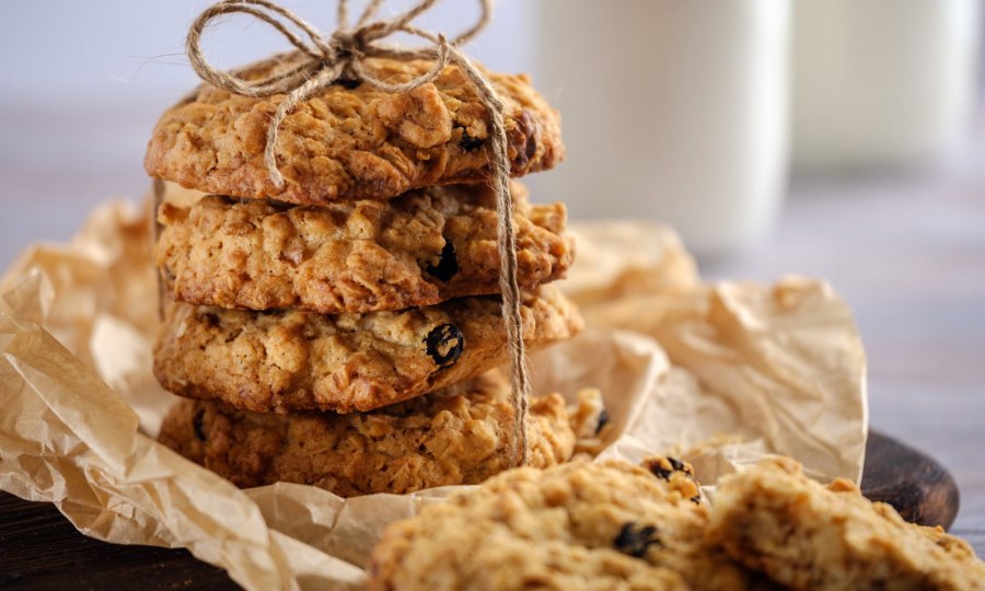Печенье в шоколаде с орехами