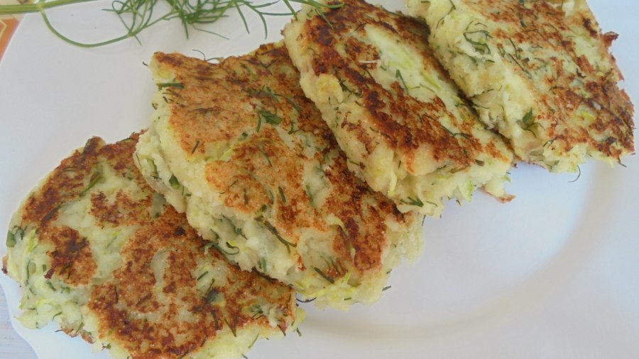 Вкусная минутка творог с кабачками оладьи