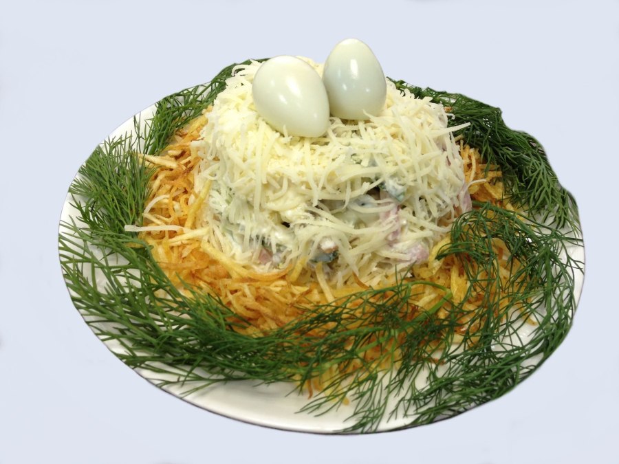 Салат глухариное гнездо классический
