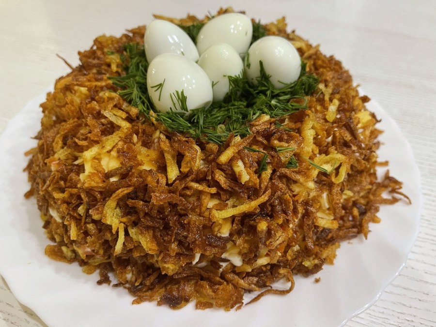 Новогодний салат гнездо глухаря фото