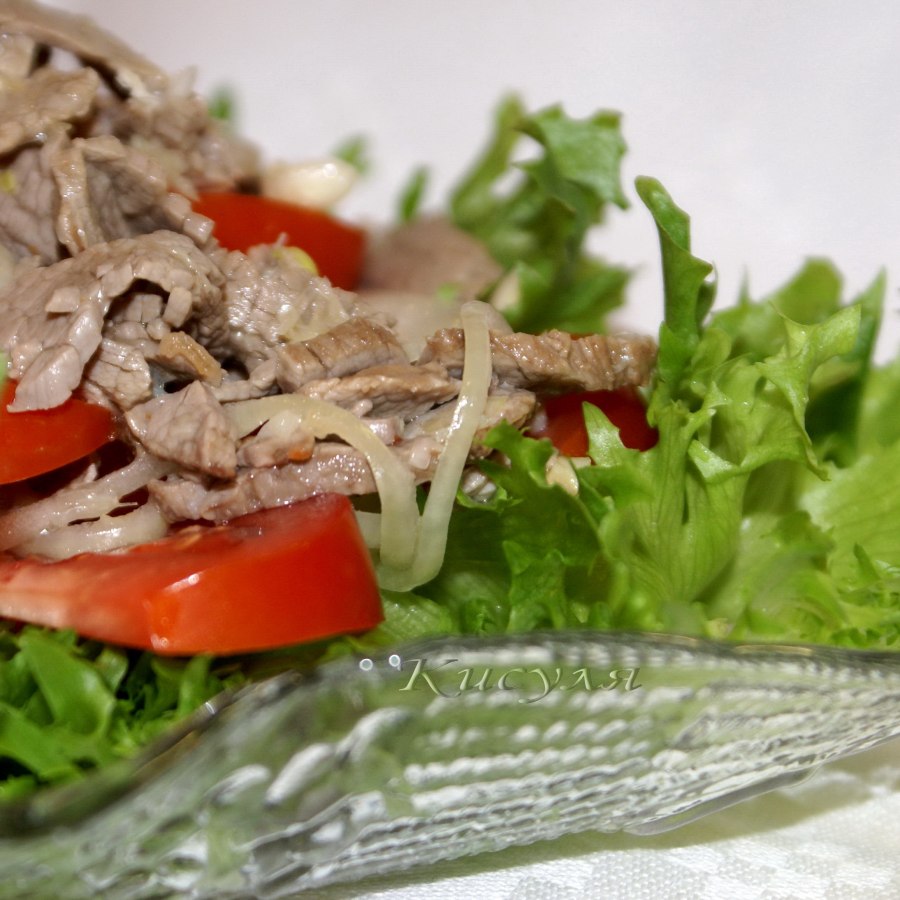 Салат с языком и фасолью