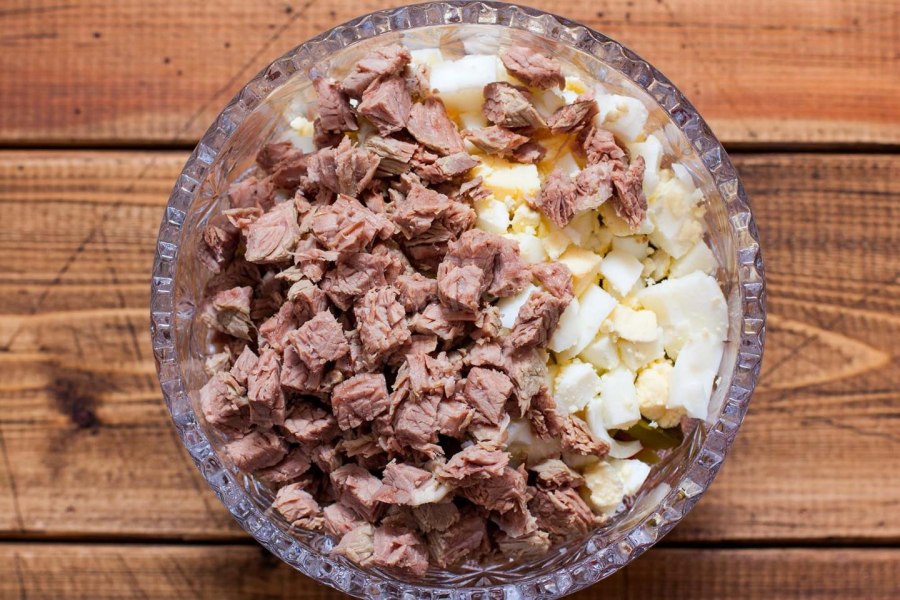 Салат охотничий с говядиной