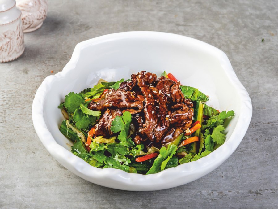 Салат биф с говядиной