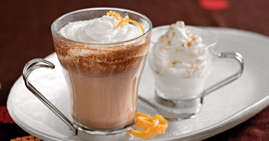 Оранжевая чашка с кофе