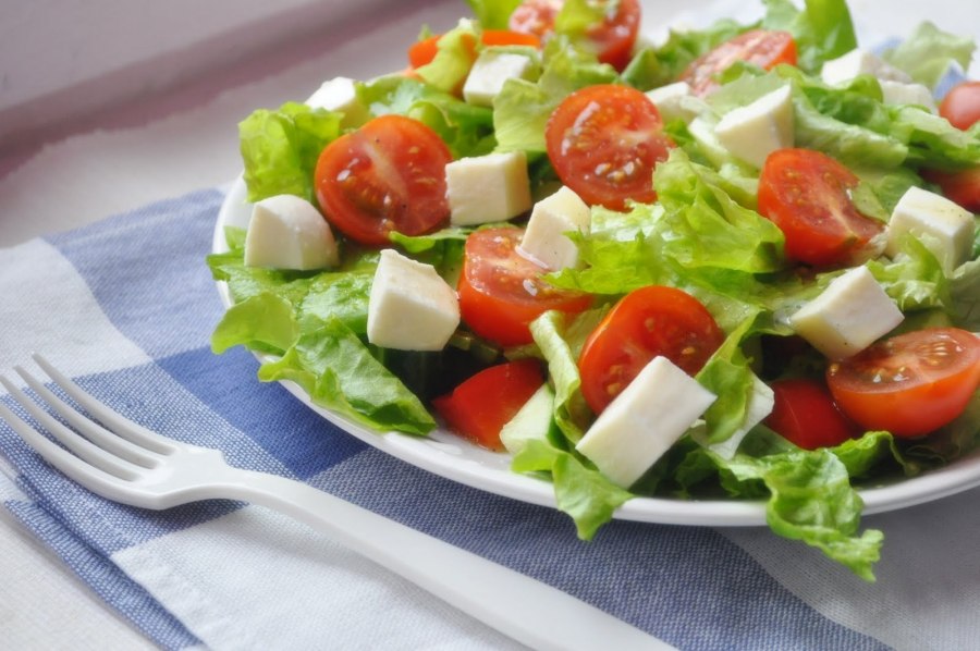 Салат черри маслины перепелиные