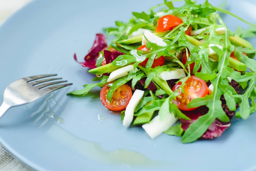 Руккола моцарелла черри