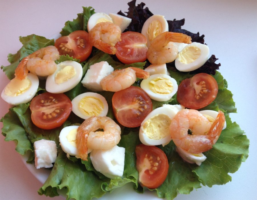 Капрезе с мини моцареллой