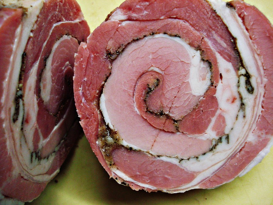 Мясной рулет