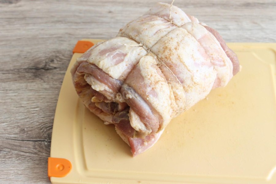 Фаршированный мясной рулет