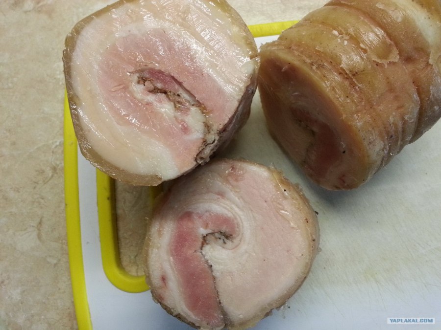 Мясной рулет из свинины