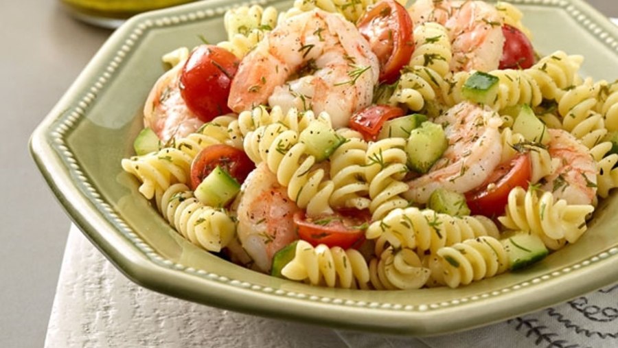 Салат с макаронами и креветками