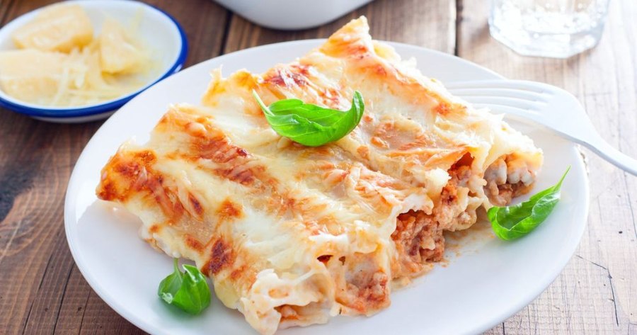Каннеллони с соусом бешамель