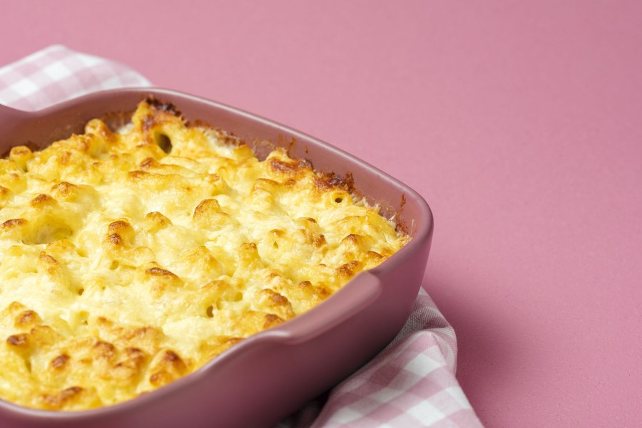 Мак чиз макароны с сыром и фаршем в разрезе
