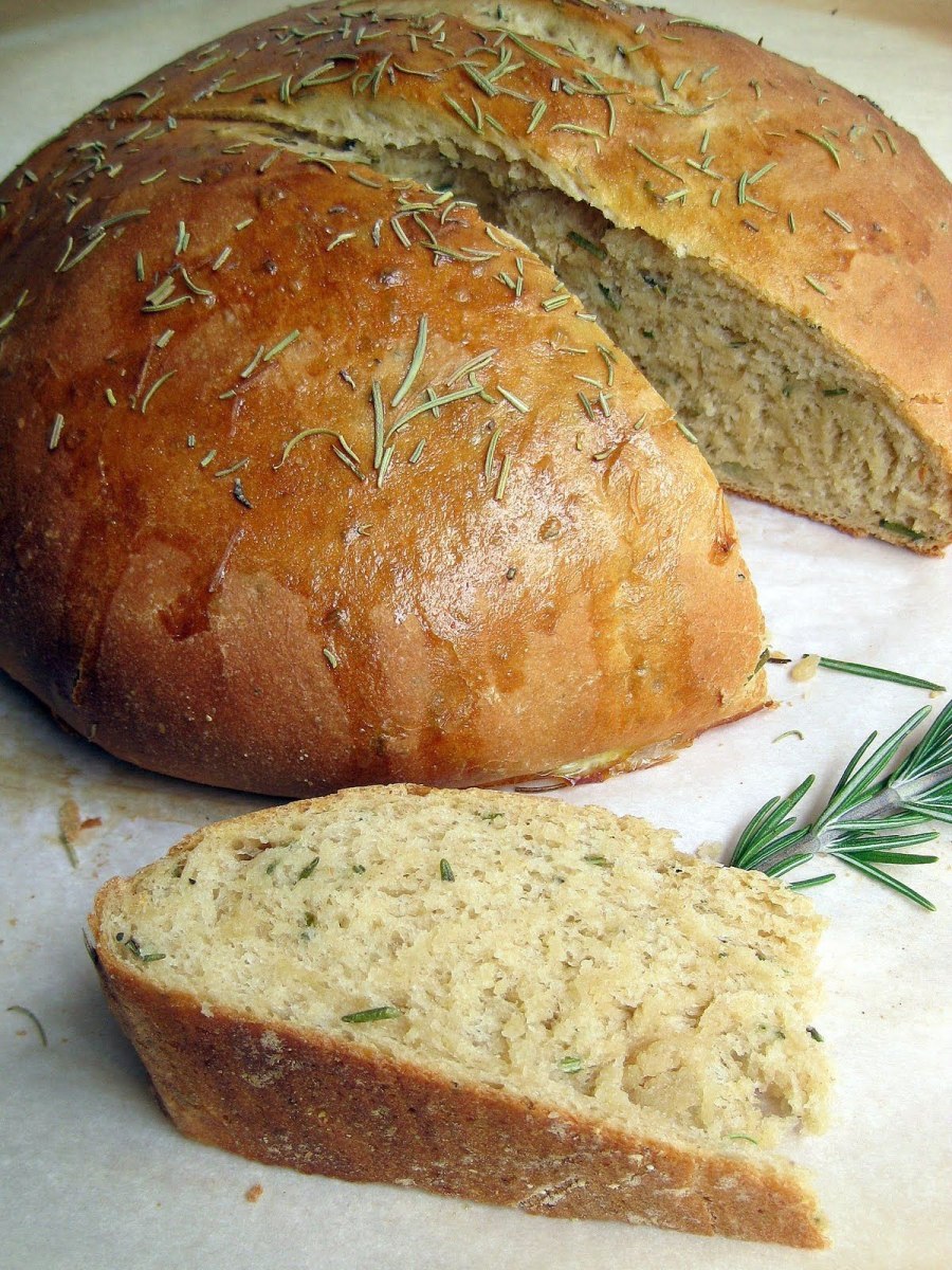 Домашний хлеб с розмарином
