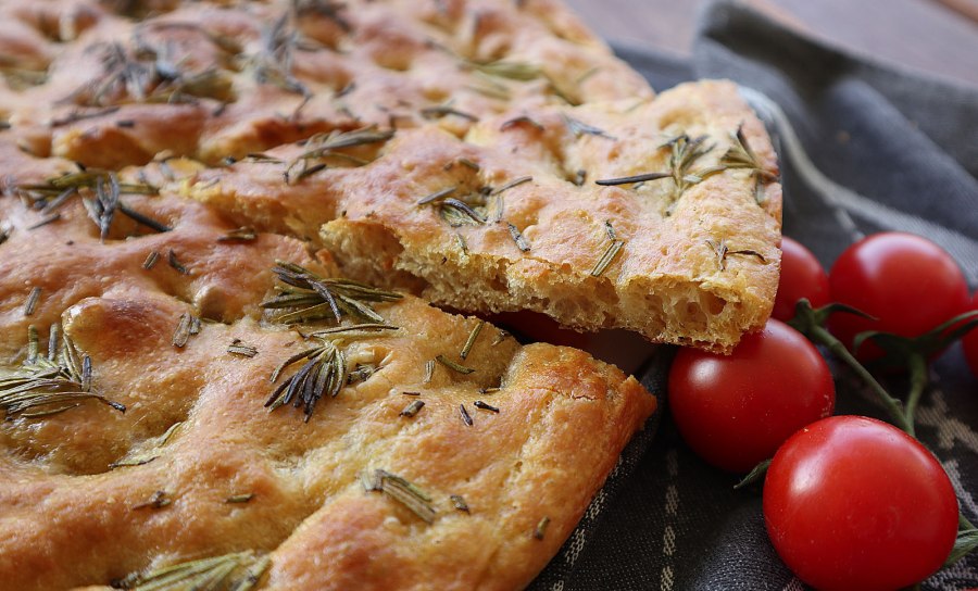 Булочка с розмарином