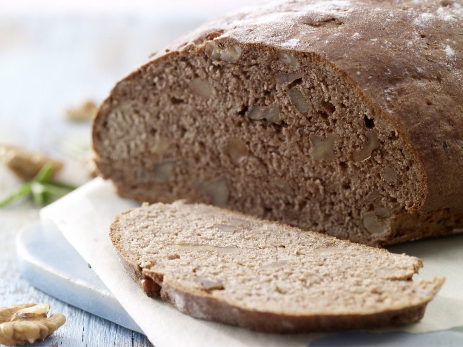 Хлеб с розмарином и чесноком