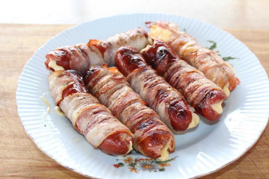Мясной рулет в беконе