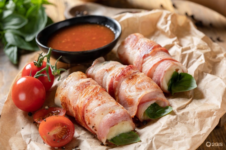 Куриные рулетики в беконе в духовке