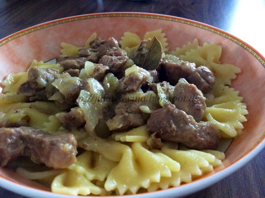 Тушеное мясо с Лавровым листом