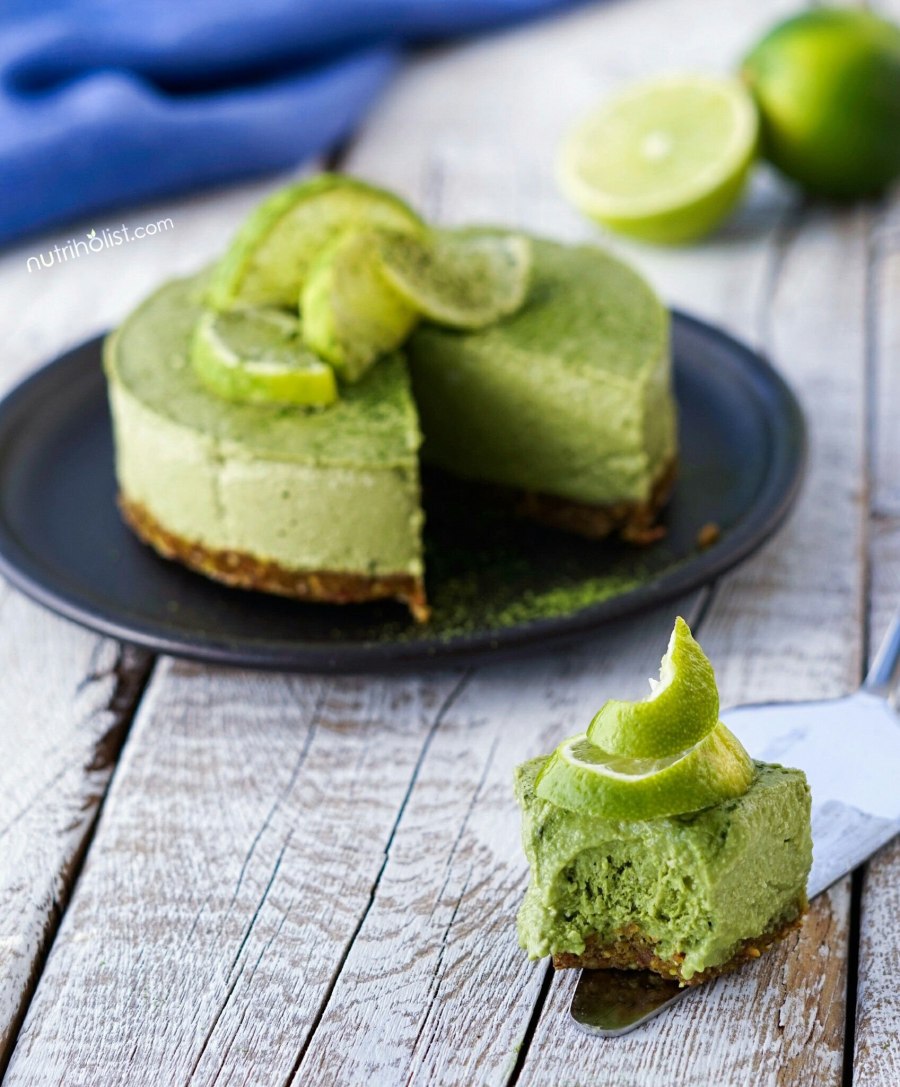 Украшение торта белым шоколадом