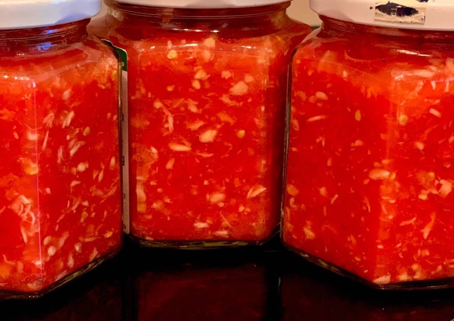 Аджика хреновина сырая