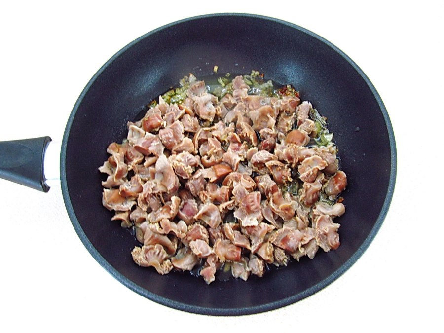 Фаршированные желудки куриные