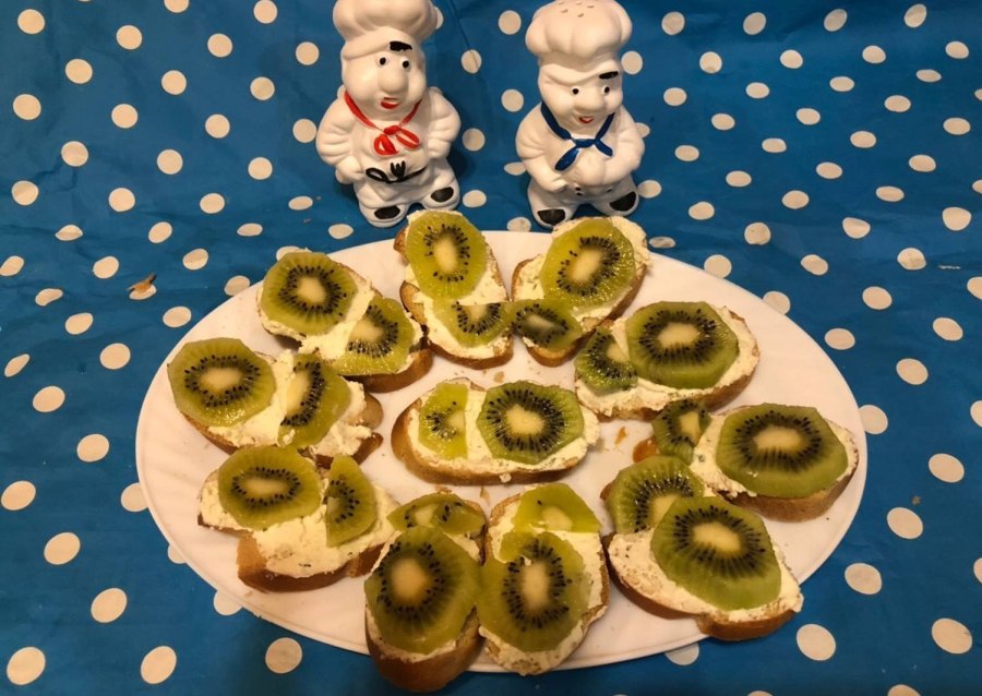 Бутерброд из киви куриного кубика