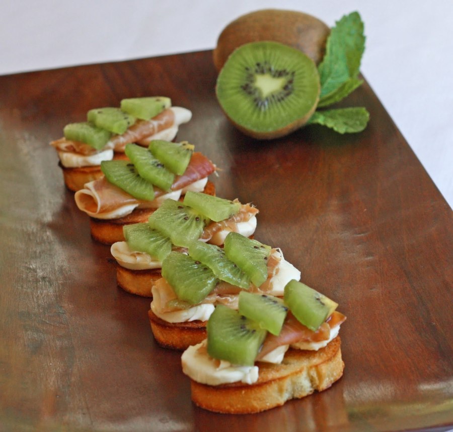 Бутерброды с киви и укропом
