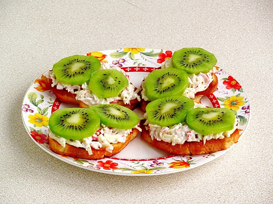 Брускетта с киви