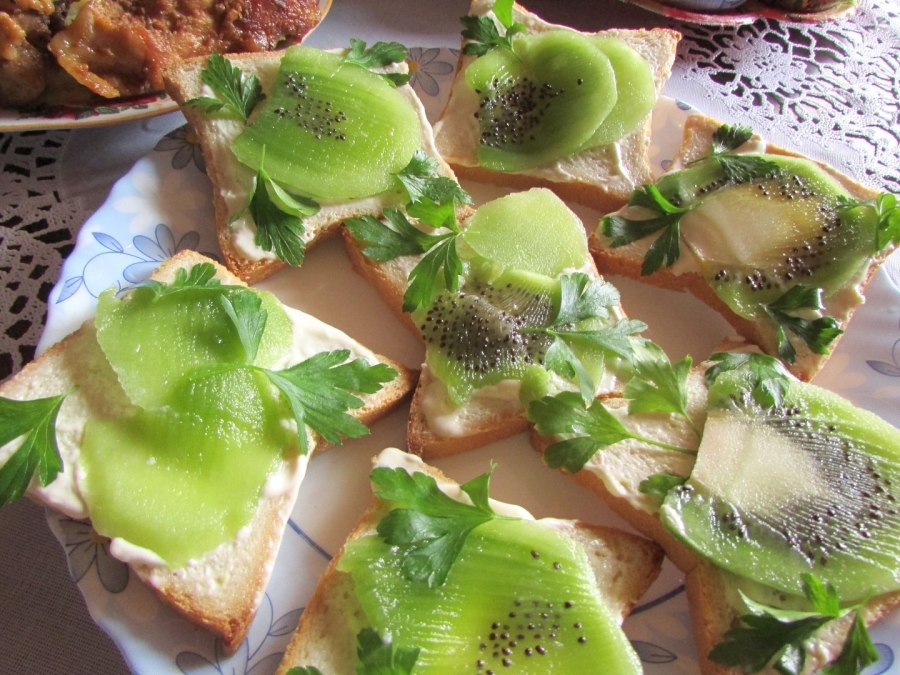 Закуска из киви