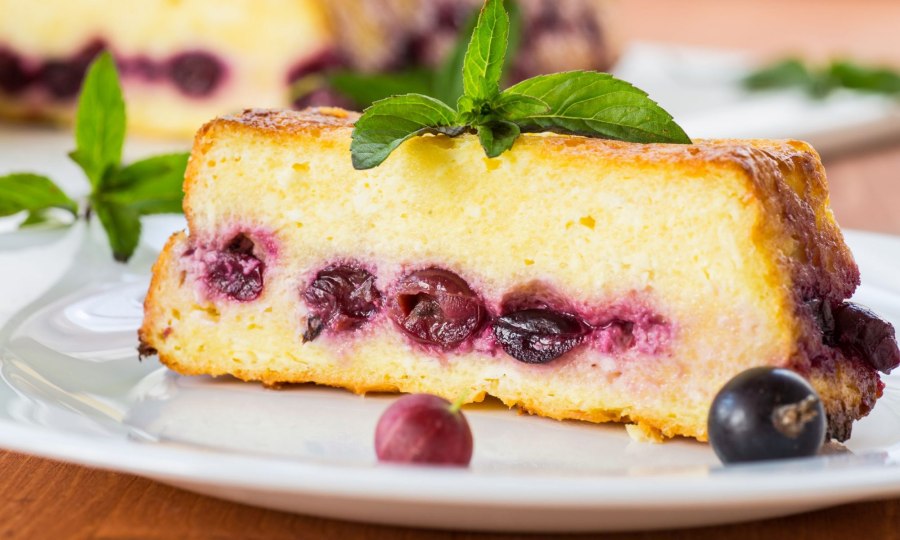 Пирог из манки и кефира