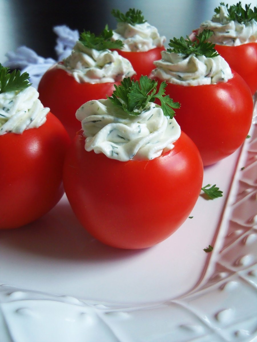 Помидоры с сыром и чесноком