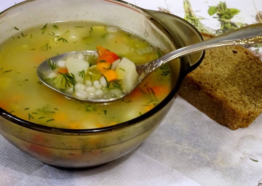 Рассольник с перловкой и солеными