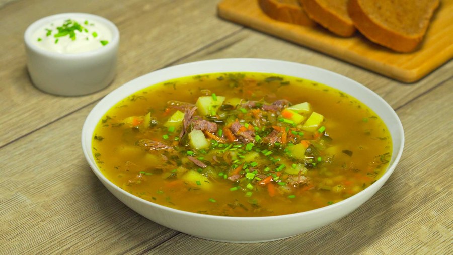 Ленинградский рассольник с перловкой и солеными огурцами