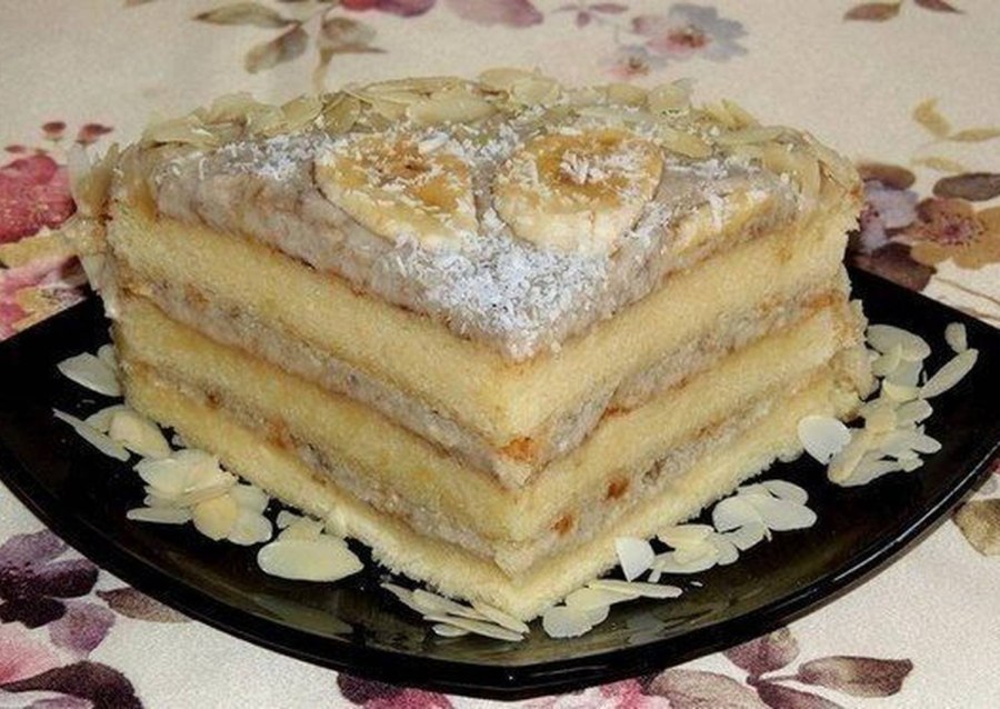 Банановый торт с творожным кремом