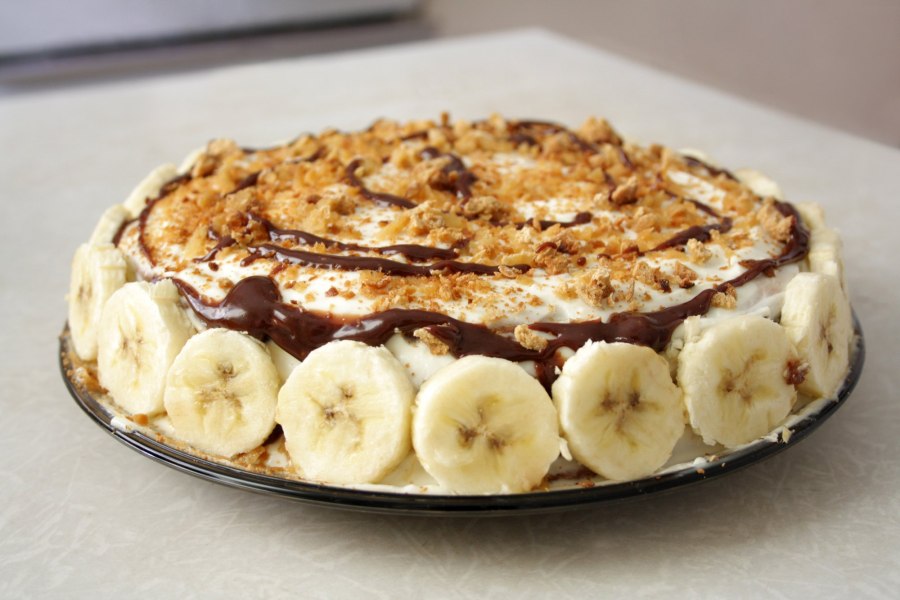Banana Pudding poke Cake