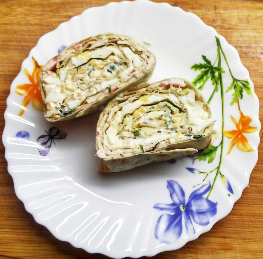 Рулет из лаваша с крабовыми палочками