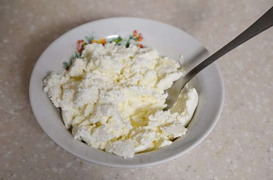 Творог с яйцом на сковороде