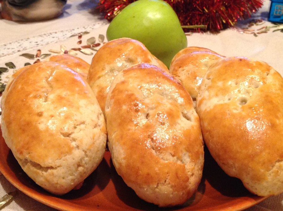 Конвертики с яблоками из творожного теста