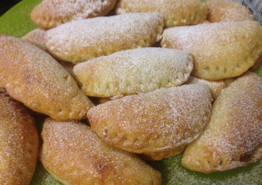 Пирожок Печеный с яблоком