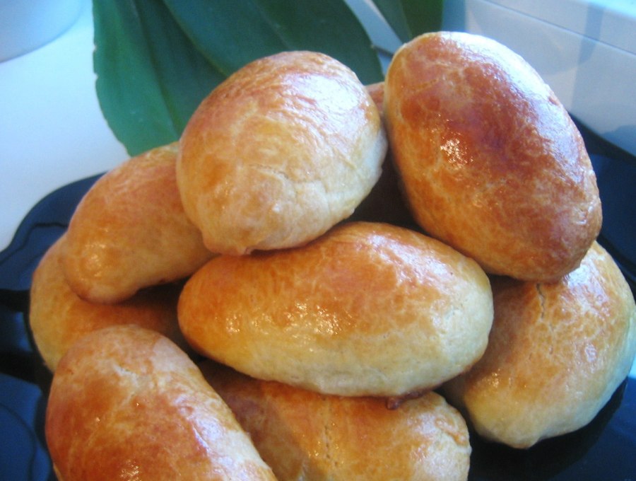 Пирожки из творожного теста с яблоками